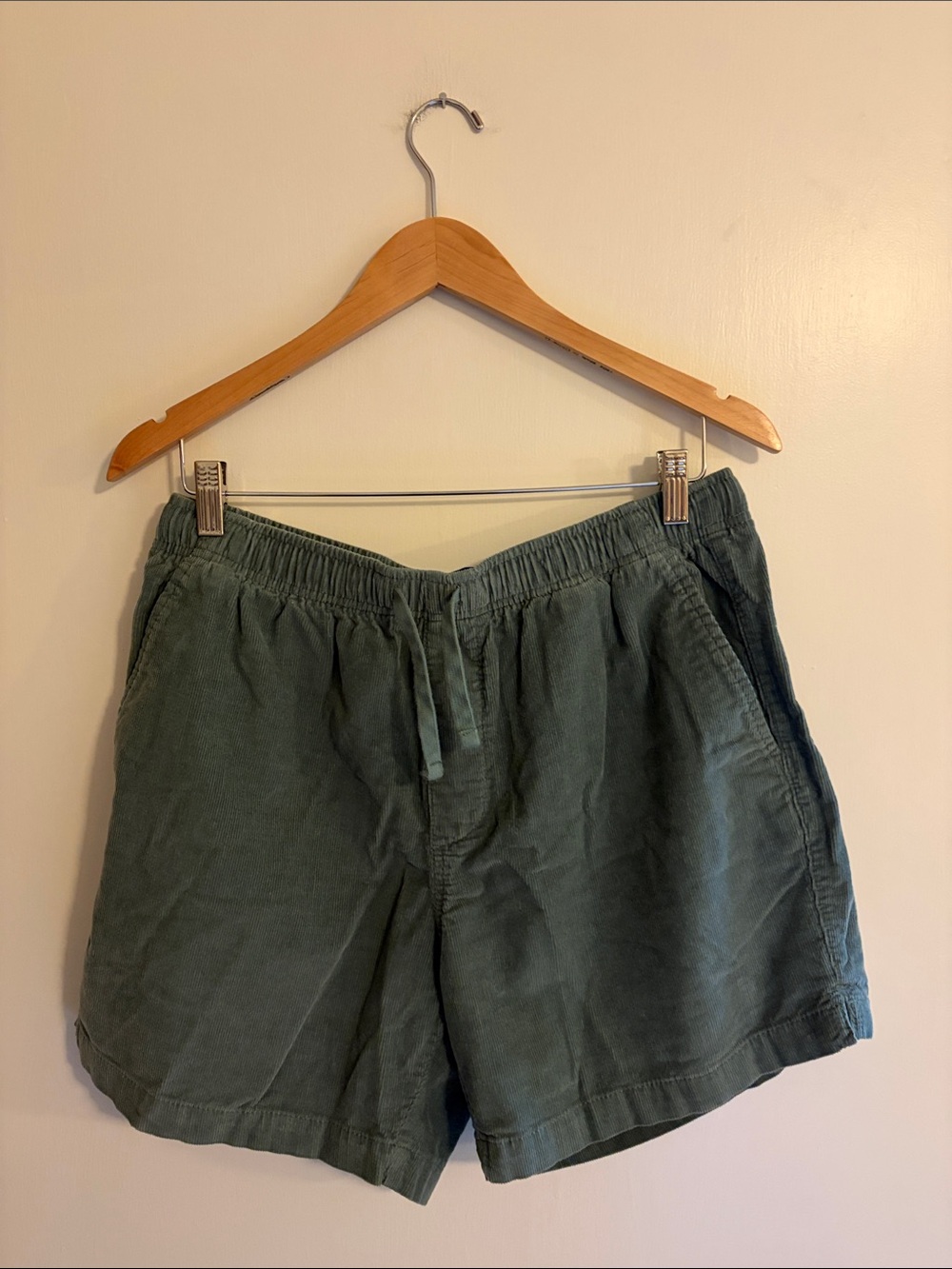 Old Navy 5” Sage Green Corduroy Jogger Shorts